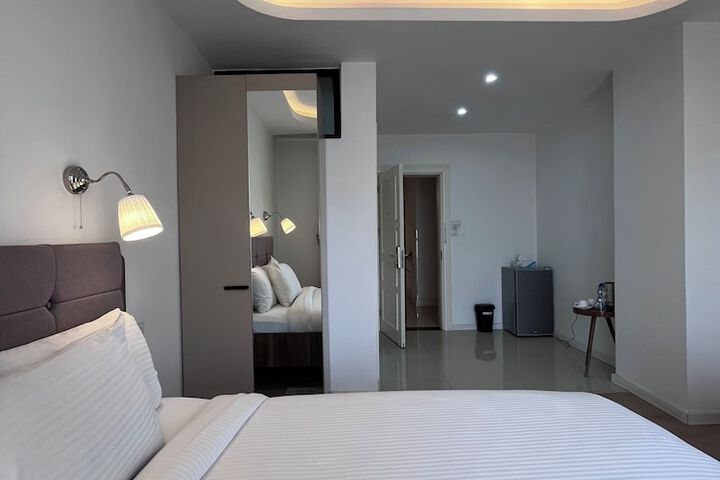 Room 9 of 47