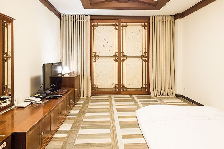 Room 16 of 42