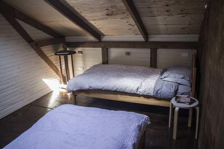 Room 8 of 34