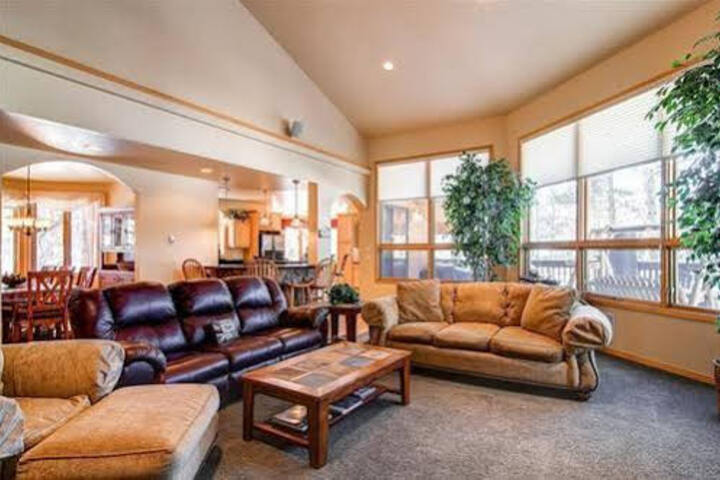 Image of HIGHLANDS RIDGE RETREAT BY PINNACLE LODG