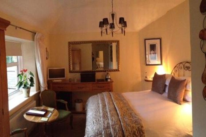 Room 5 of 8