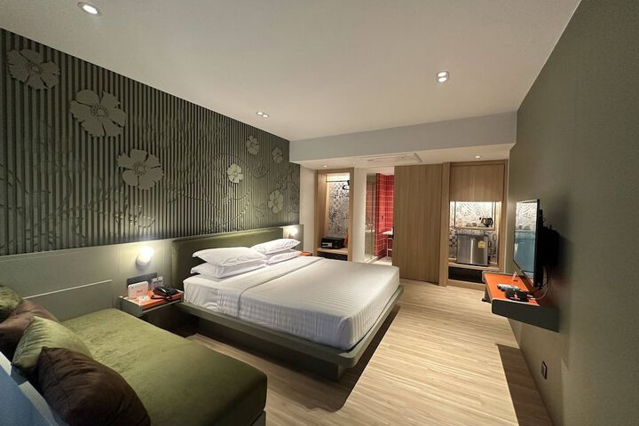 Room 9 of 38