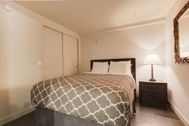 Room 33 of 90