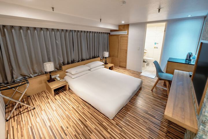 Room 15 of 46