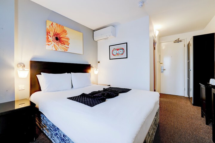 Room 35 of 63