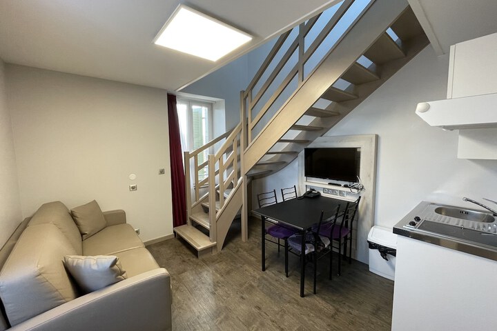 Room 9 of 13