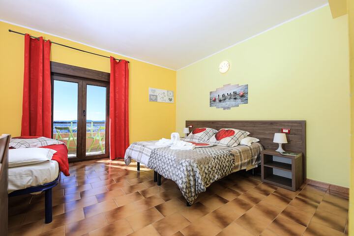 Room 25 of 102