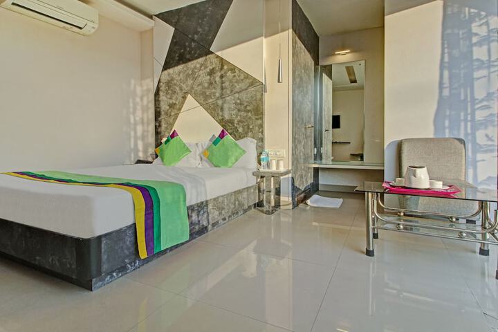 Room 17 of 40
