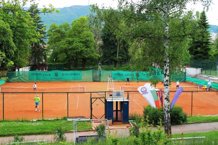 Tennis court