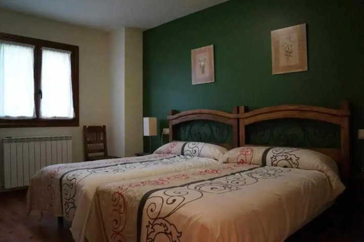 Room 3 of 9