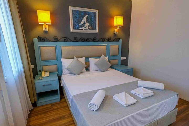 Room 34 of 184