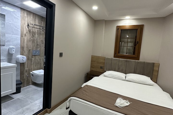 Room 9 of 40