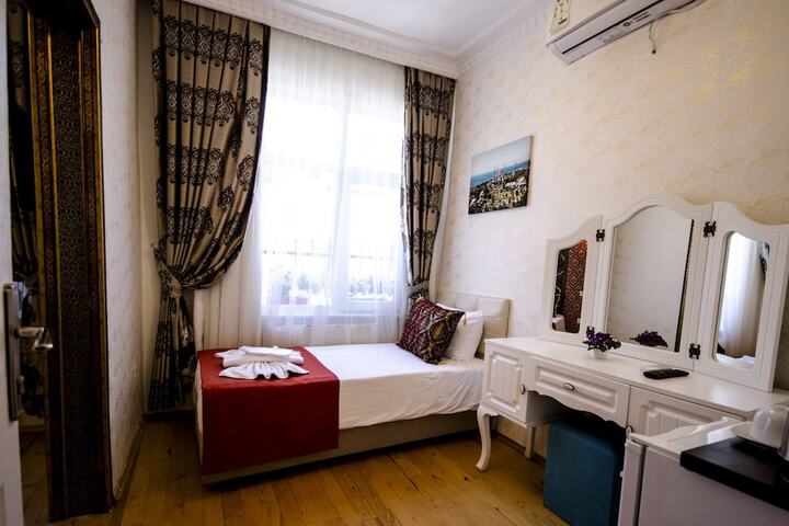 Room 13 of 35