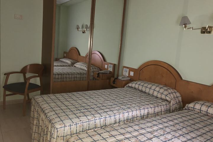Room 6 of 16