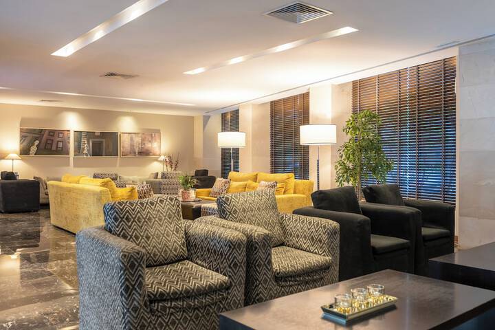 Entrance & Lobby