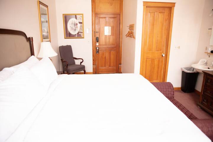 Room 42 of 120