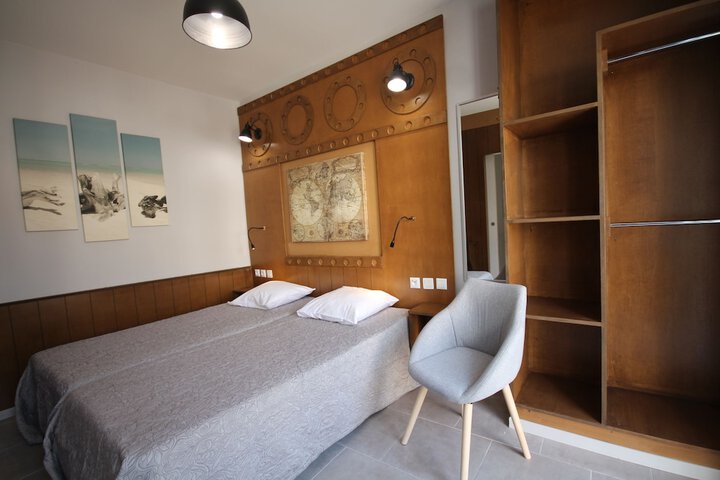 Room 12 of 64
