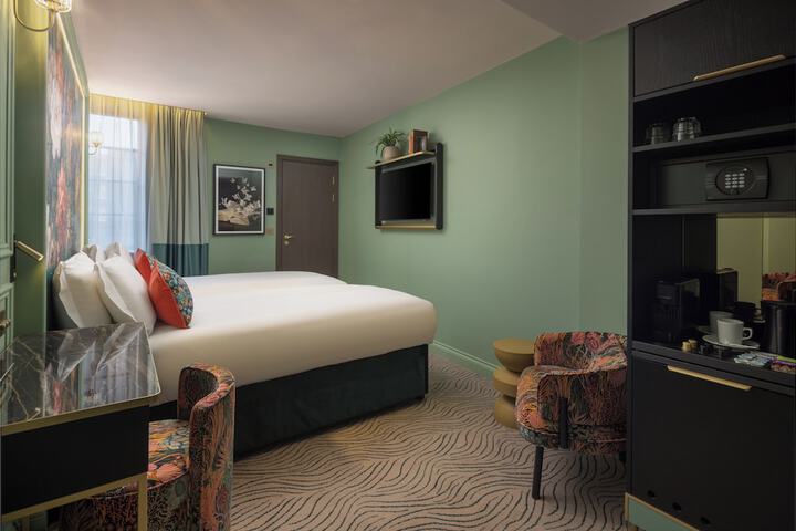 Room 17 of 46