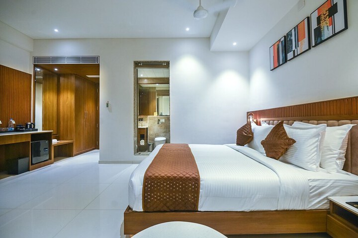 Room 11 of 25