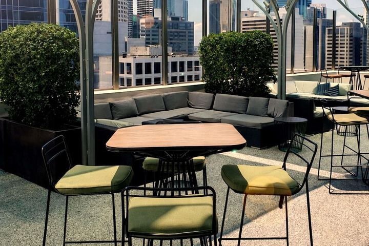 Lounge 73 of 132
