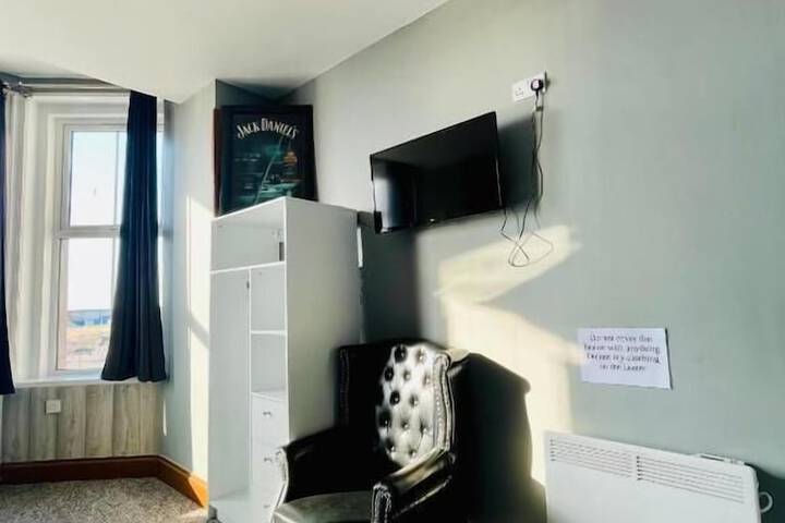Room 22 of 49