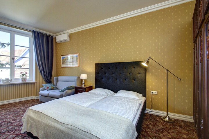 Room 4 of 30