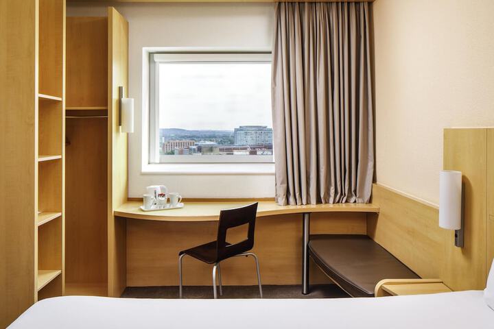 Room 7 of 48