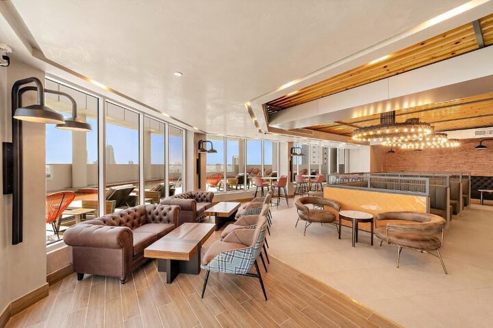 Dining 28 of 31