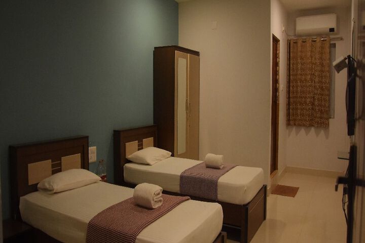 Room 10 of 16