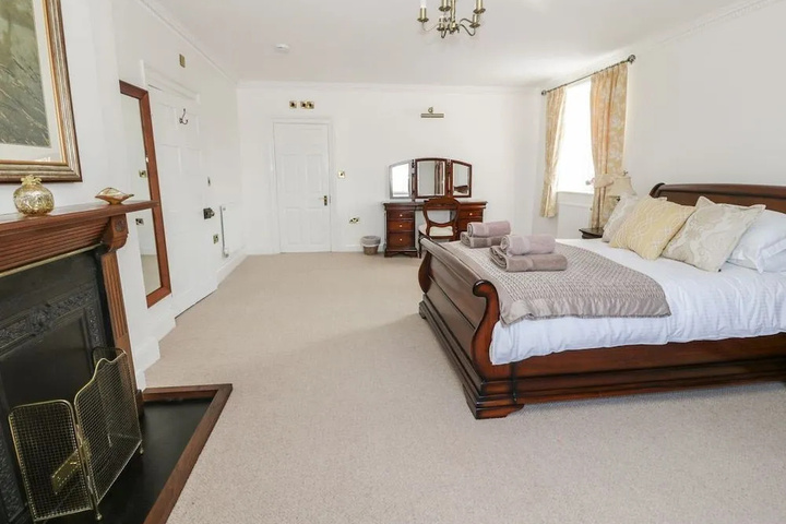 Room 5 of 21