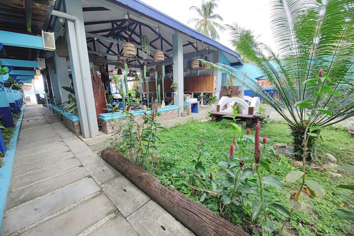 Hotel Exterior 84 of 86