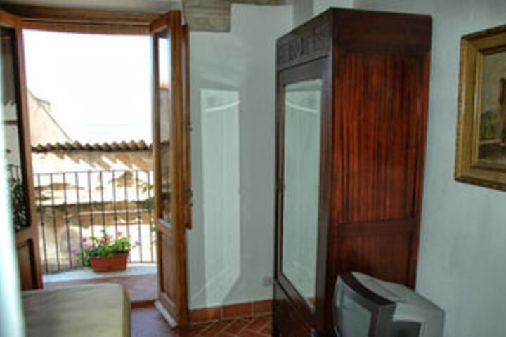 Room 14 of 25