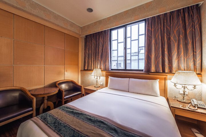Room 7 of 32