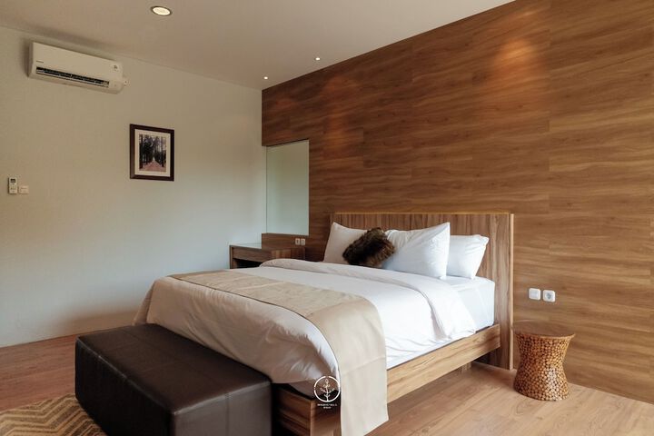 Room 8 of 48