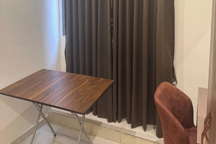 Room 13 of 38