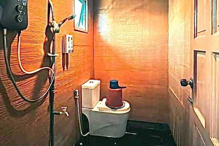 Room 2 of 10