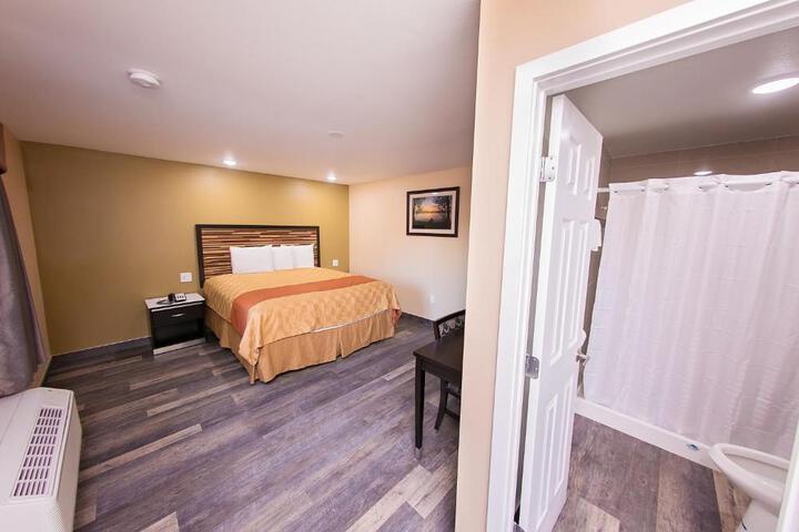 Standard Room, King or Two Doubles (1 of 9)