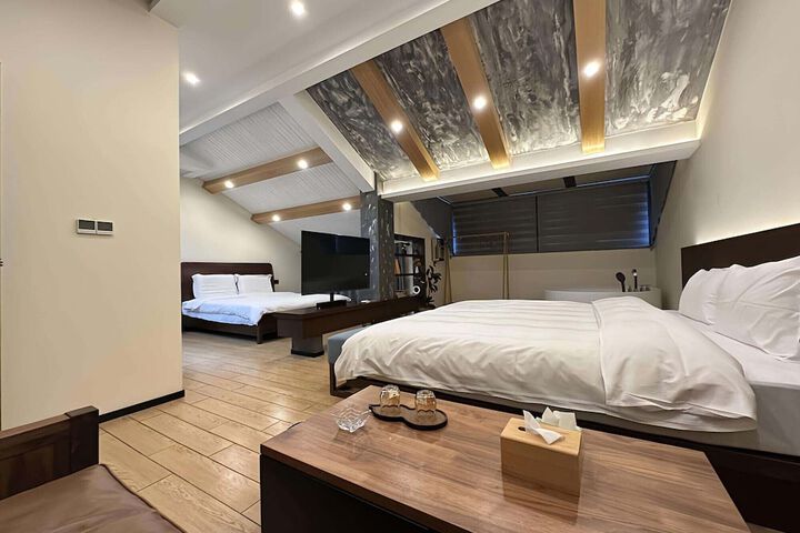 Room 49 of 95