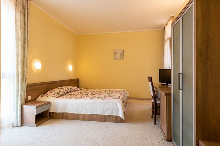 Room 7 of 33