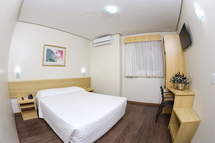 Room 13 of 31