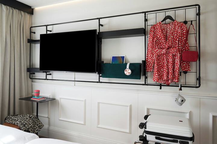 Room 5 of 40
