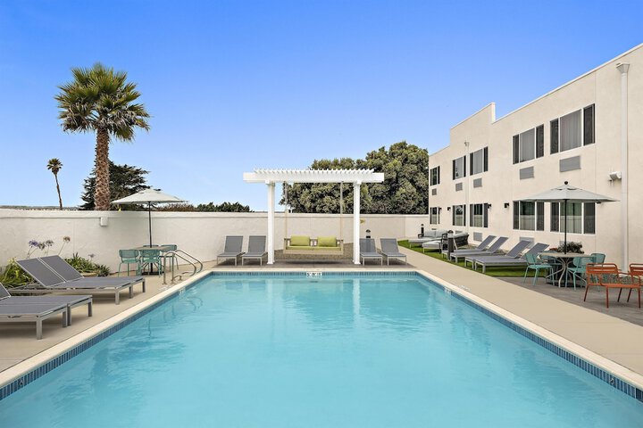 Hotel Pool