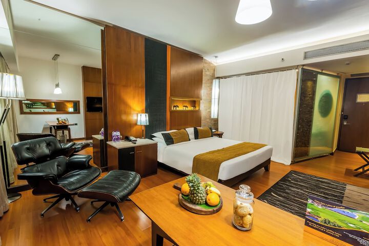 Room 7 of 77