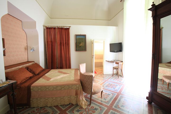 Room 8 of 50