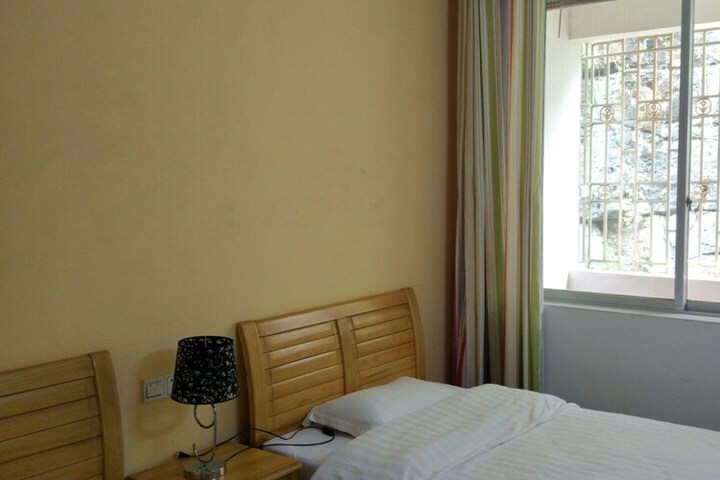 Room 15 of 28