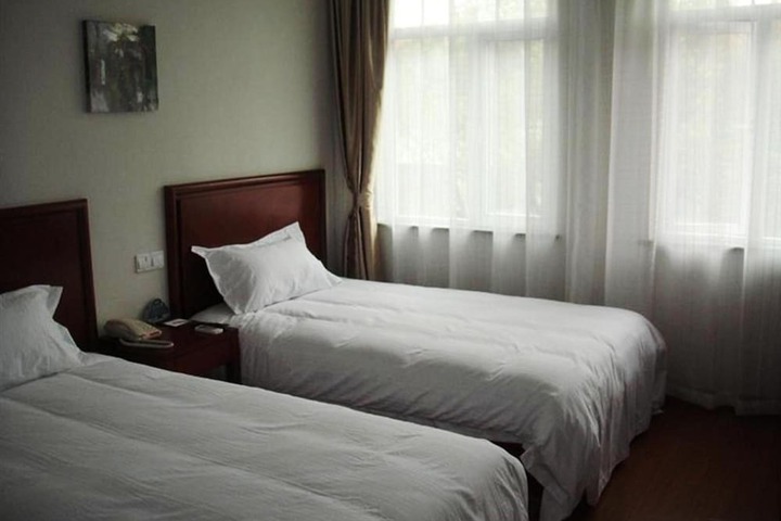 Room 9 of 29