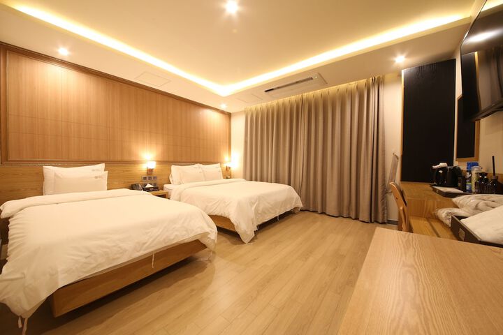 Room 16 of 110