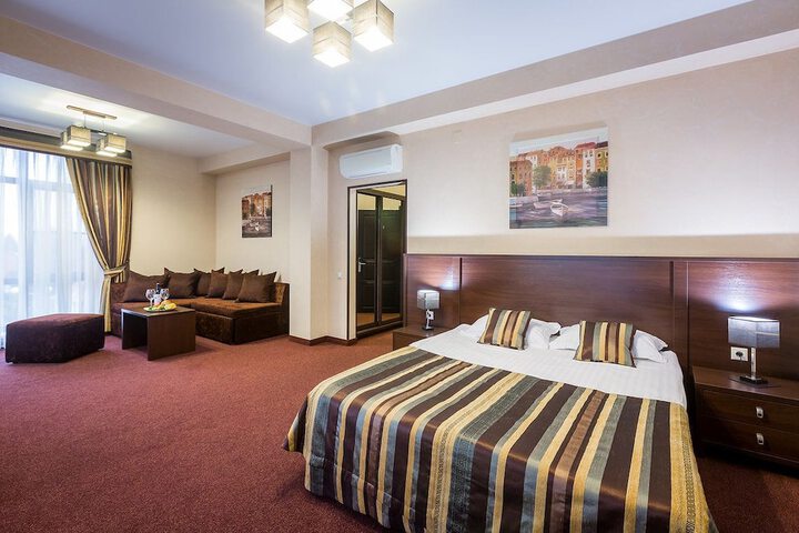 Room 40 of 85
