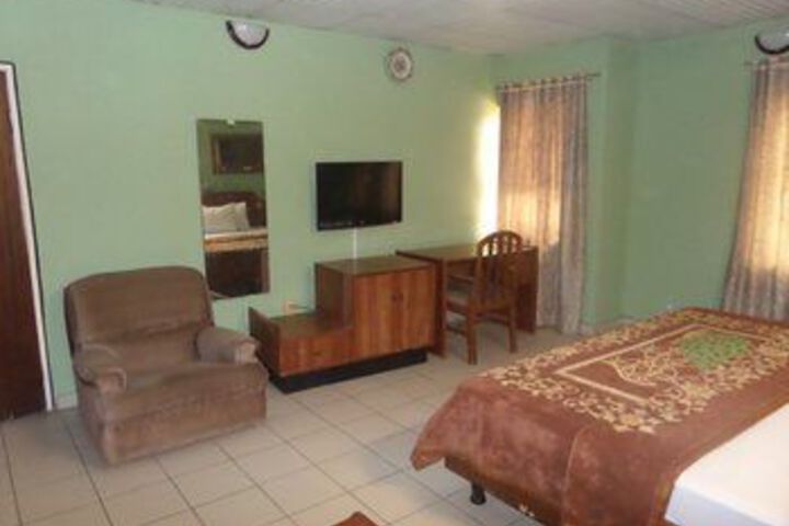 Room 17 of 33