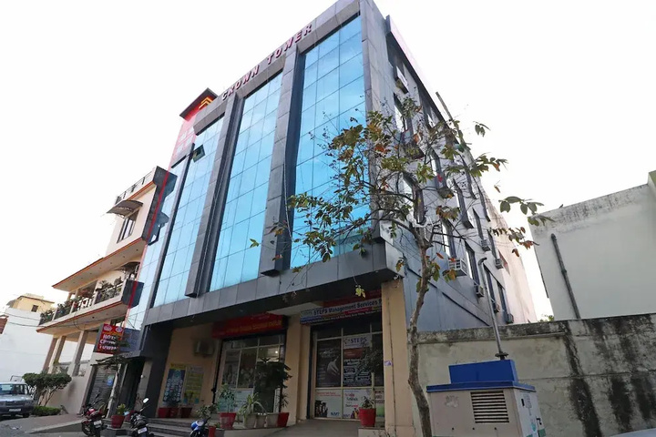 OYO 29127 Hotel Crown Tower